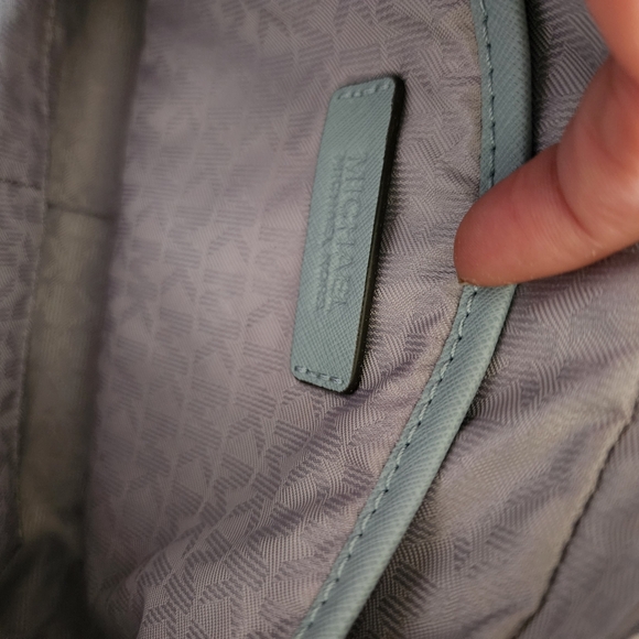 BNWT AUTHENTIC MICHAEL KORS  Ginny Leather Crossbody  with dust bag - Picture 11 of 16